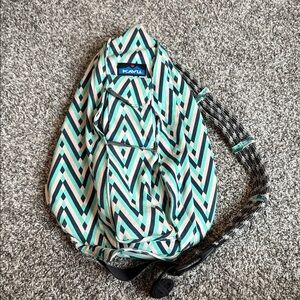 Kavu Zigzag Sling Bag in Teal and Pink